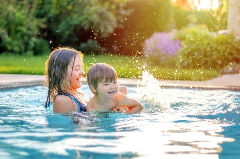 5 raisons d’opter pour une piscine dans votre jardin 5 raisons d’opter pour une piscine dans votre jardin