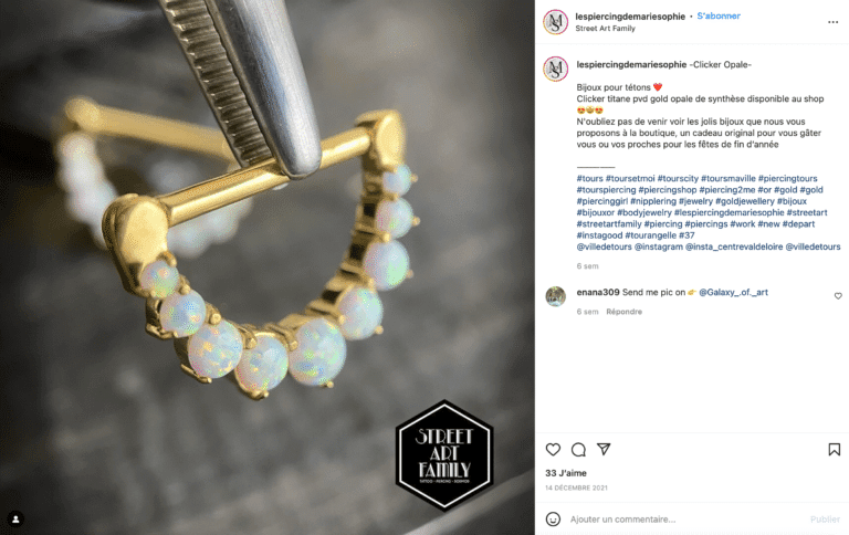 Piercing de téton en or blanc : barre courbe et diamants
