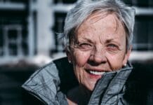 Tenue entretien femme 50 ans créatif : rester confiante